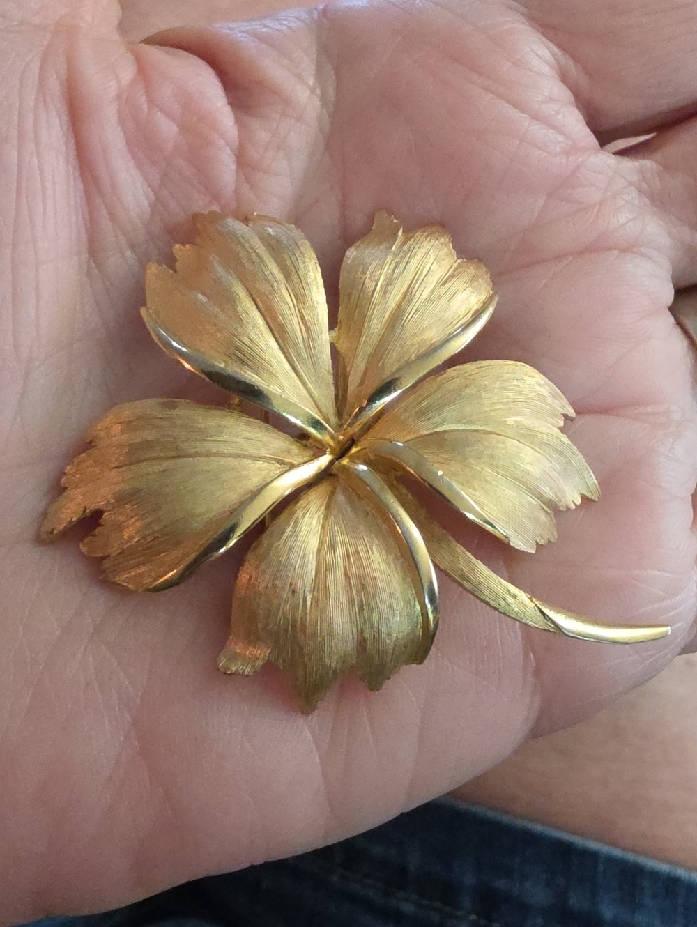 Vintage Crown Trifari Brushed Gold Tone Flower Brooch Pin 1950s 1960s